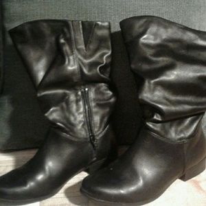 Black Mid Height Boots